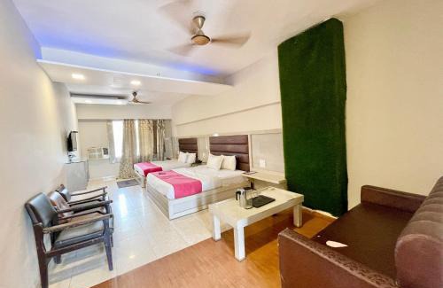 Haridwar Hotel | PREMIUM HOTEL S D Near Railwary Station Maa Mansa Devi Temple - Fully Air conditioned Room - Lift And Parking Available -Best Hotel In Haridwar