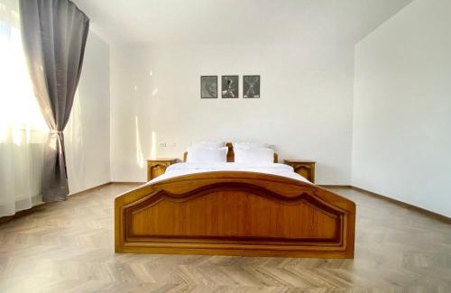 Borsa Ski Chalet | Premium mountain view chalet