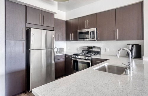 Centennial Apartment | Premium Redwood City 1BR w/Gym, Parking, walk to Caltrain, by Blueground