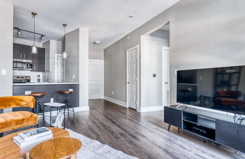 Riverside Apartment | Premium Riverside 1BR w/ Gym & W/D, nr Lady Bird Lake, by Blueground