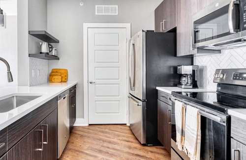 Riverside Apartment | Premium Riverside 1BR w/ Gym & W/D, nr Lady Bird Lake, by Blueground