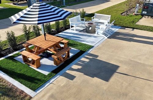 Foley RV Rental | Premium RV Site ⛱️ Resort Amenities 👙Heated Pool🎢 Near OWA & Beaches 🐚🏝️🌊!