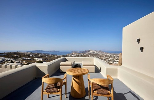 Pyrgos Villa | Premium Santorini Apartment | 1 Bedroom Suite | Apartment Grim | Furnished Sun.