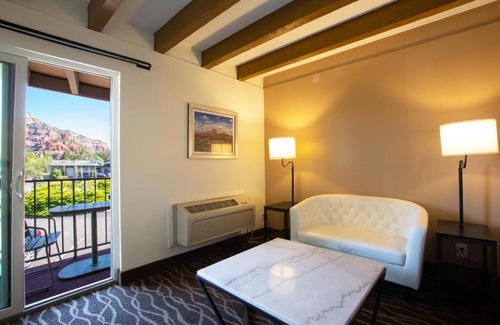 West Sedona Hotel | Premium Single Queen View in Boutique Sedona Hotel