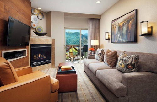 Avon Villa | Premium Ski Week, 2 Bedroom Lock off, 10 min Shuttle to Beaver Creek Mtn at site