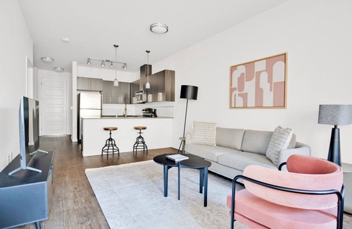 Cascade Apartment | Premium SLU 1BR w/Parking & Gym, views of Space Needle, by Blueground