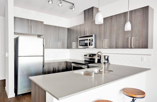 Cascade Apartment | Premium SLU 1BR w/Parking & Gym, views of Space Needle, by Blueground