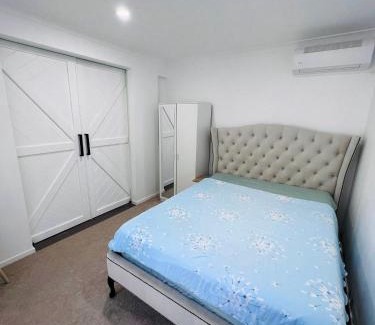 Caroline Springs House | Premium Snooze Queen Bed Petite Room