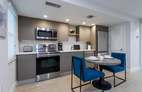 North Naples Hotel | Premium Suite, 1 Bedroom with Full Kitchenn