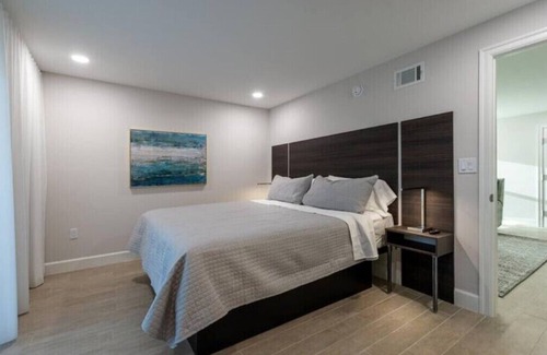 North Naples Hotel | Premium Suite, 1 Bedroom with Full Kitchenn
