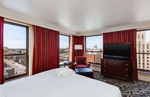 Downtown Springfield Hotel | President Abraham Lincoln Springfield - DoubleTree by Hilton