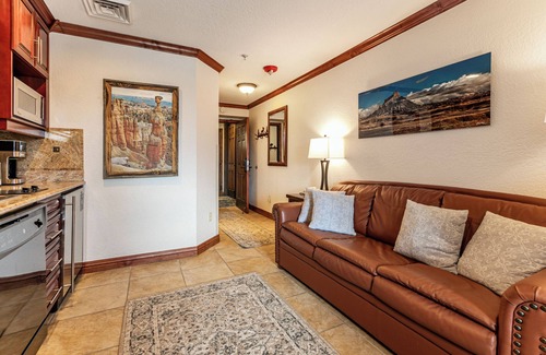 Park City Condo | PRESIDENTIAL SUITE; 4 King BR/Bth; Ski I/O; 1530nt Week/1700nt daily, Hot Tub