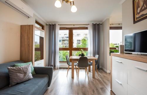 Bemowo Apartment | Prestige Verdant Apartment by BookingHost