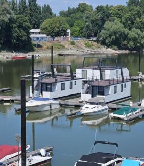 13th District Boat Rental | Prestige Yacht Resort Budapest