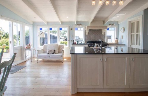 Brixton House | Prestigious Homestead in Scenic Brixton