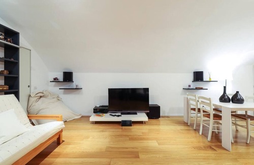 Centro Storico Apartment | Prestigious loft in old Milanese courtyard with large kitchen and ultrafast WiFi