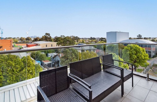 Preston Apartment | Preston 2 Bedroom Charm Near Markets and Shops