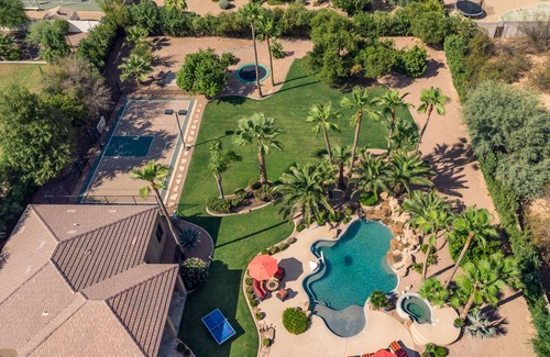 McDowell Ranchos House | Preston by AvantStay 6BR Desert Oasis w/ Basketball Court, Pool & Hot Tub