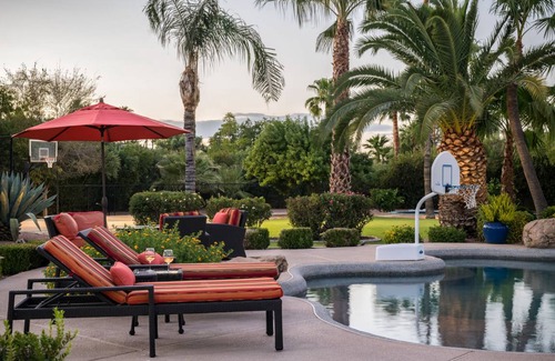 McDowell Ranchos House | Preston by AvantStay 6BR Desert Oasis w/ Basketball Court, Pool & Hot Tub