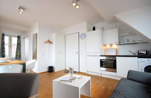 Horum Apartment | Pretty 1-room top floor apartment with sheltered loggia - 100 m to the beach!