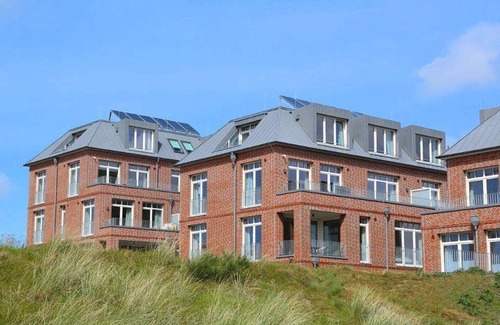 Horum Apartment | Pretty 1-room top floor apartment with sheltered loggia - 100 m to the beach!