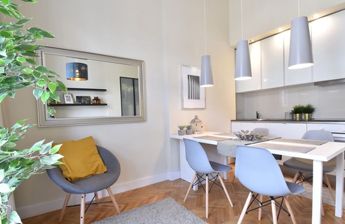Palace District House | Pretty 4 bedrooms/ 3 bathrooms/ 2 balconies