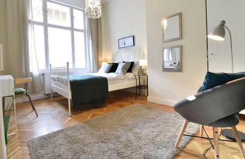 Palace District House | Pretty 4 bedrooms/ 3 bathrooms/ 2 balconies