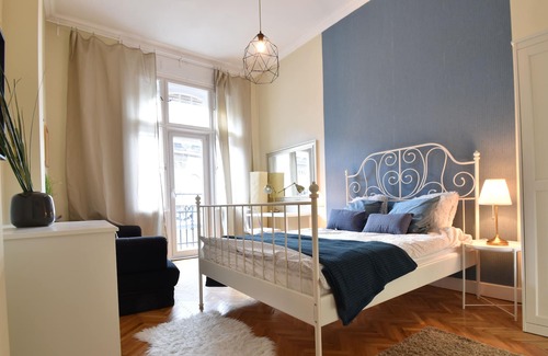Palace District House | Pretty 4 bedrooms/ 3 bathrooms/ 2 balconies