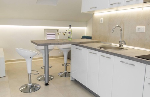 Imotski Apartment | Pretty Apartment in Imotski close to River
