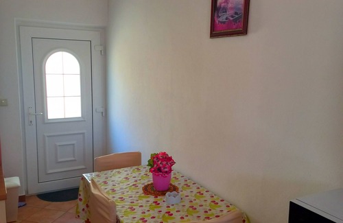 Kampor Apartment | Pretty Apartment With Terrace, Island Rab