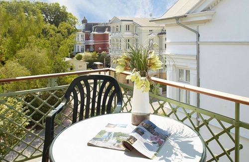 Seebad Heringsdorf Apartment | Pretty attic apartment with sunny balcony in Kaiserbad Heringsdorf - Villa