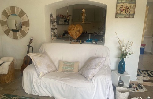 Chateauneuf-du-Pape House | Pretty atypical village house with garden in the heart of Châteauneuf du Pape.