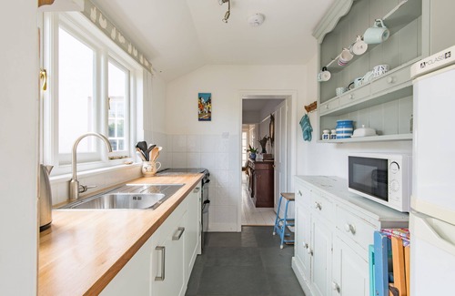 Deal Apartment | Pretty coastal fisherman’s cottage less than a minute walk from Kingsdown Beach.