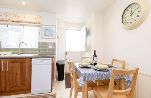 Looe House | Pretty cottage in the heart of Looe with wifi.