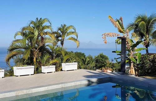 Punaauia Villa | Pretty House overlooking Moorea