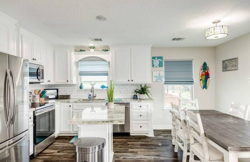 Surfside Beach House | Pretty in Pink Flamingo - Sea Breezes & Sunsets!