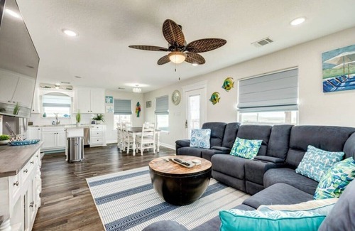Surfside Beach House | Pretty in Pink Flamingo - Sea Breezes & Sunsets!