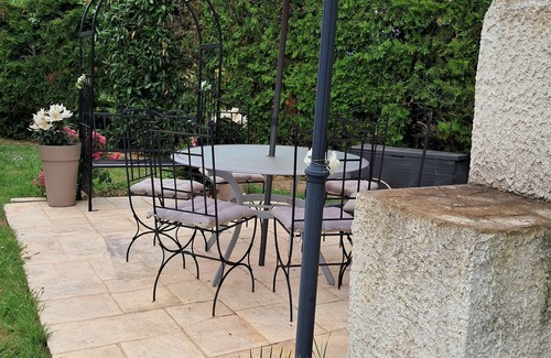 Breuil-Bois-Robert House | Pretty little villa 45 minutes from Paris and less than 2 hours from the Normandy coast.