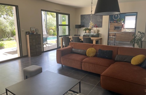 Les Hauts de Villeneuve House | Pretty modern house with swimming pool in Villeneuve les Avignon