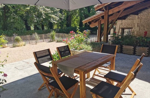 Bonnes House | Pretty stone house with swimming pool in magnificent agricultural area