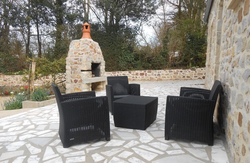 Brix House | Pretty stone house with large flowery grounds, open and green view