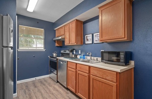 Cypress Apartment | Price Drop![20% OFF] Cozy 3BR & 2BTH Apt-14A