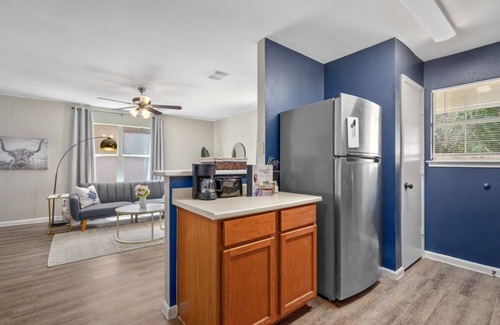 Cypress Apartment | Price Drop![20% OFF] Cozy 3BR & 2BTH Apt-14A