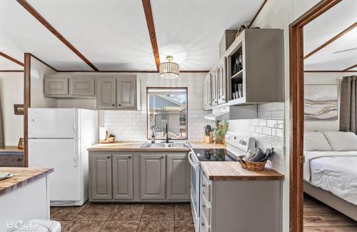 Uncertain House | Price Drop For This Weekend, Lakefront, Canoes & K