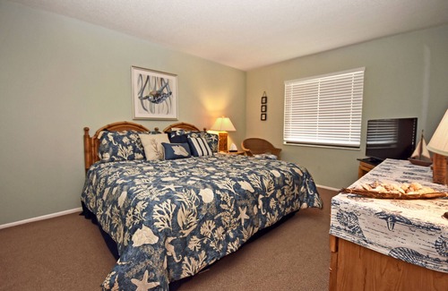 Englewood Condo | Price Reduced! Beach to Bay - only 200 steps to the beach!