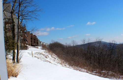 Nellysford Condo | Priced to rent! Amazing views. Overlooking Black Diamond Slope