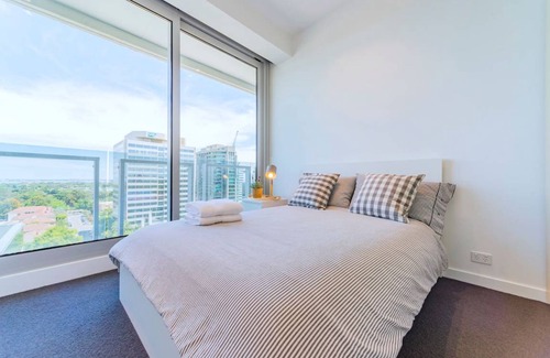 Melbourne Apartment | Pride Fawkner Apt Bay-view 4 Free PARKING+POOL Netflix & Foxtel