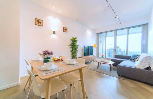 Melbourne Apartment | Pride Fawkner Apt Bay-view (LXII) *PARKING+POOL/GYM 55' Smart TV Netflix & Foxtel