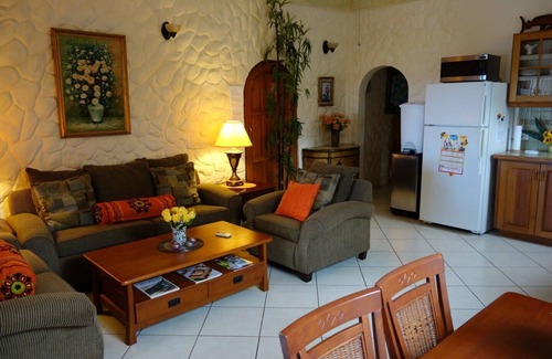 Black Rock House | "Pride of Courland" Beachfront Apartments With Pool By Carribbean Sea - Ap. Hummingbird