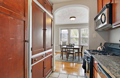 Old Irving Park Apartment | Prime 1BR Apt - Cullom F2